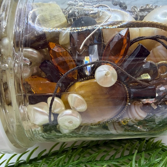 Elegant Pearl and Gold Jewelry Jar 🏺 Collection - Picture 14 of 17